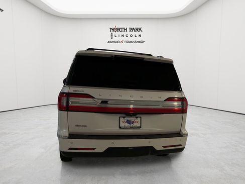 Used 2019 Lincoln Navigator Select w/ Cargo Package AWD/4WD image 6