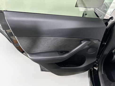 Used 2025 Tesla Model Y Long Range AWD/4WD image 25