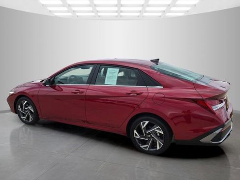 Used 2025 Hyundai Elantra SEL FWD image 9