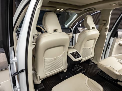 Used 2025 Volvo XC90 B6 Ultra w/ Protection Package Premier image 29