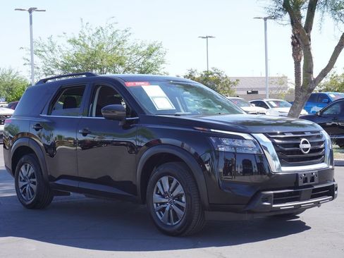 Certified 2025 Nissan Pathfinder SV FWD image 4
