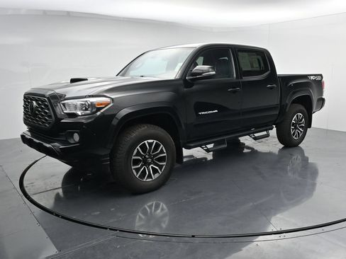 Used 2023 Toyota Tacoma TRD Sport AWD/4WD image 4
