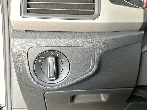 Used 2021 Volkswagen Atlas SE image 18