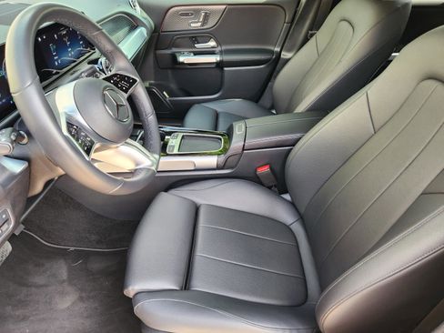 Used 2025 Mercedes-Benz GLB 250 image 6