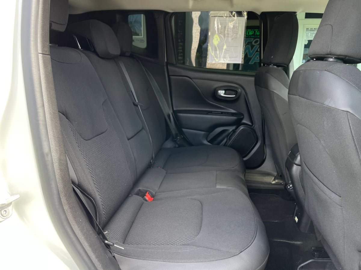Used 2019 Jeep Renegade Altitude w/ Quick Order Package 2XM FWD image 24