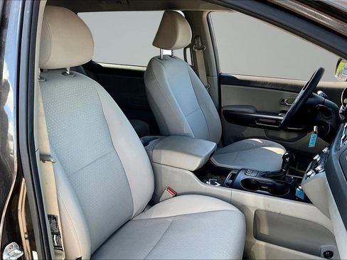 Used 2017 Kia Sedona LX FWD image 24