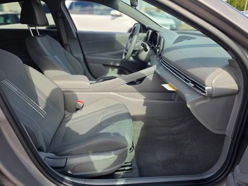 Used 2023 Hyundai Elantra SEL image 10