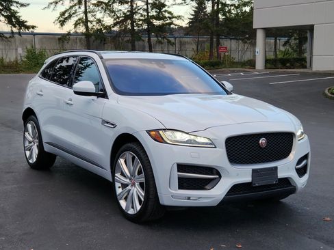 Used 2017 Jaguar F-PACE R-Sport image 5