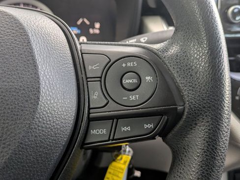 Used 2022 Toyota Corolla Cross L AWD/4WD image 12