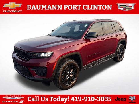 Used 2024 Jeep Grand Cherokee Altitude AWD/4WD image 2