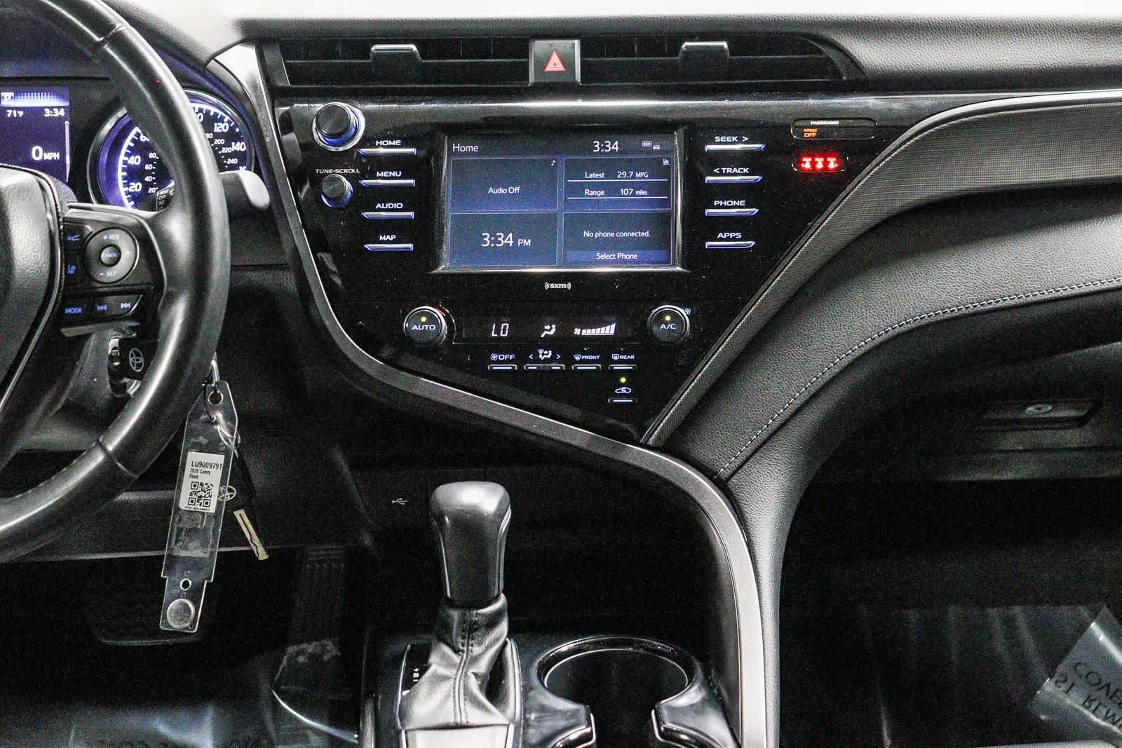 Used 2020 Toyota Camry SE w/ Carpet Mat Package FWD image 13