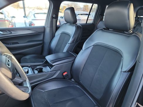 Used 2024 Jeep Grand Cherokee L Laredo image 13