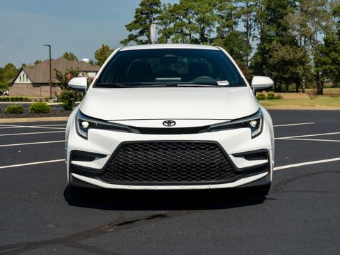 Used 2023 Toyota Corolla SE FWD image 2