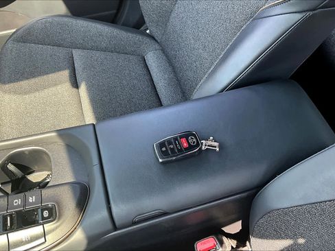 Used 2023 Toyota Crown XLE AWD/4WD image 14