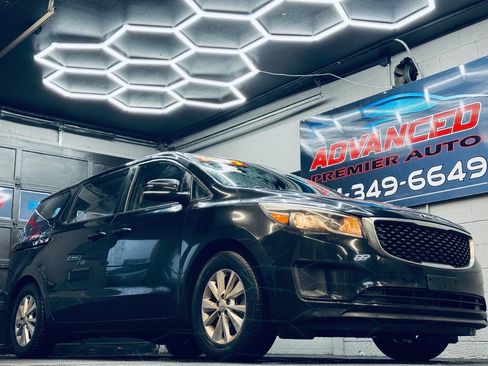 Used 2015 Kia Sedona L image 1