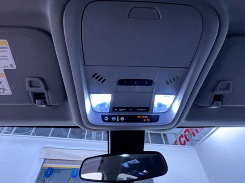 Used 2021 Chevrolet Equinox LT image 31