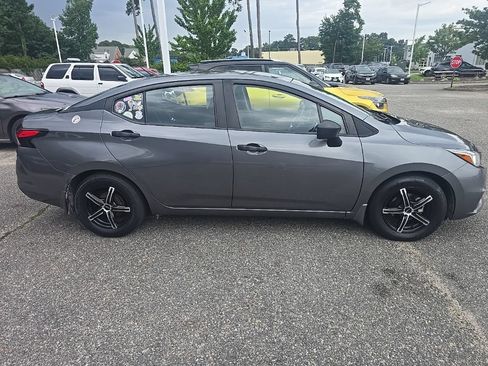 Used 2021 Nissan Versa S FWD image 4