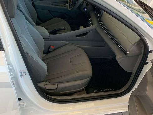 New 2026 Hyundai Elantra SE FWD image 11