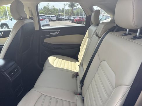 Used 2019 Ford Edge SEL FWD image 13