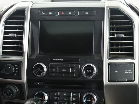 Used 2017 Ford F150 Platinum w/ Equipment Group 701A Luxury AWD/4WD image 9