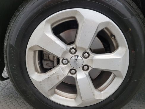Used 2019 Jeep Compass Latitude FWD image 31