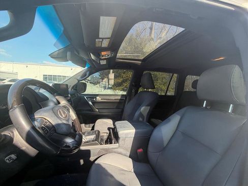 Used 2023 Lexus GX 460 Premium image 2