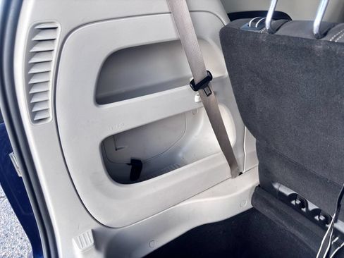 Used 2020 Chrysler Voyager L FWD image 39