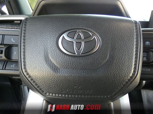 Used 2025 Toyota Tacoma TRD Sport AWD/4WD image 39