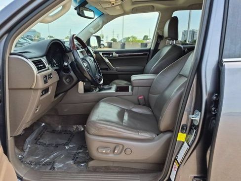 Used 2018 Lexus GX 460 Premium w/ Premium Package AWD/4WD image 9