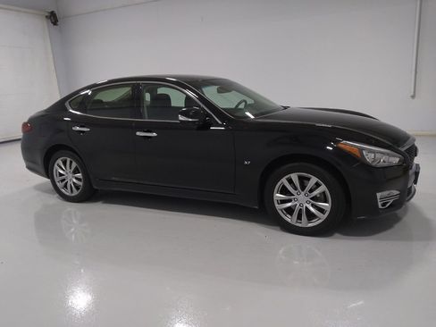 Used 2017 INFINITI Q70 3.7 image 11