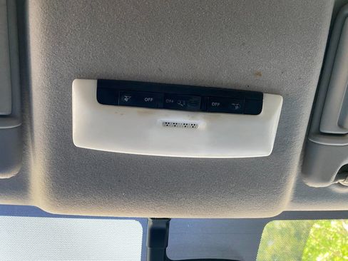 Used 2020 Nissan Versa SV FWD image 33