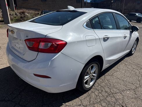 Used 2017 Chevrolet Cruze LT w/ Convenience Package image 3