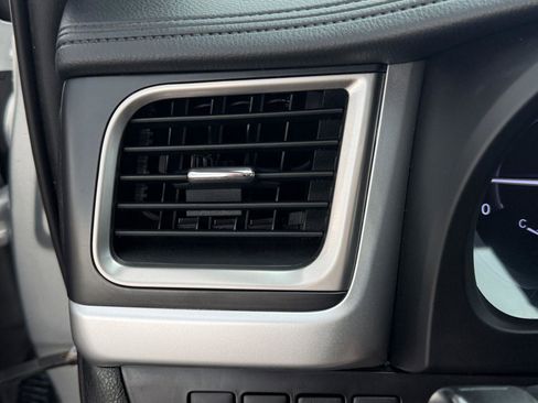 Used 2019 Toyota Highlander XLE AWD/4WD image 34