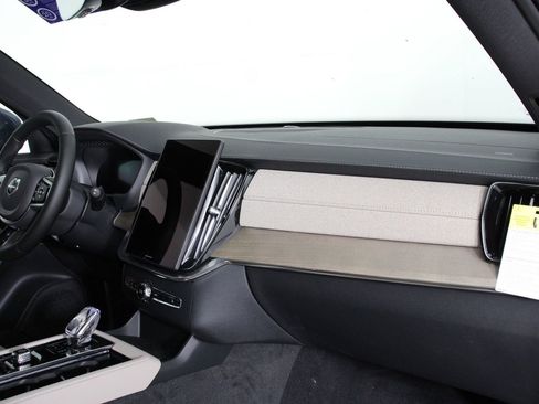 New 2026 Volvo XC90 T8 Plus w/ Protection Package Premier image 9