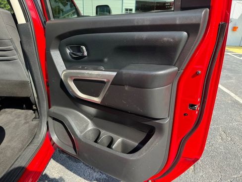 Used 2021 Nissan Titan SV w/ SV Convenience Package image 30