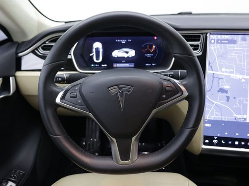 Used 2016 Tesla Model S 70 RWD image 23