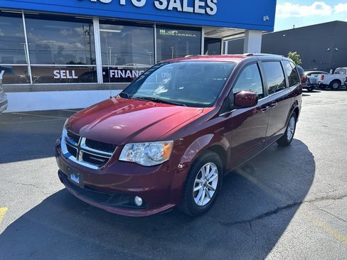 Used 2018 Dodge Grand Caravan SXT image 3