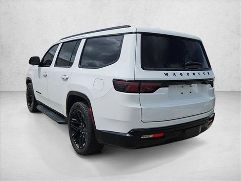 Used 2023 Jeep Wagoneer Series II RWD image 4