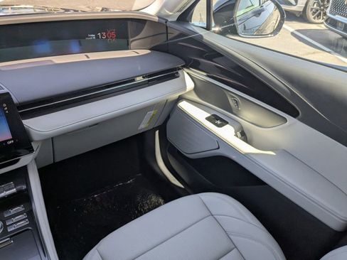 New 2026 Lincoln Nautilus Premier image 17