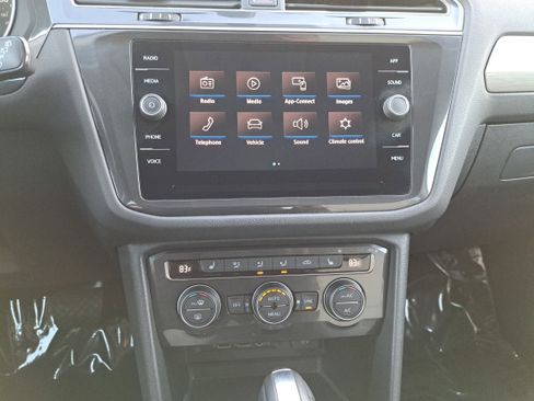 Certified 2019 Volkswagen Tiguan SE w/ Panoramic Sunroof Package image 20
