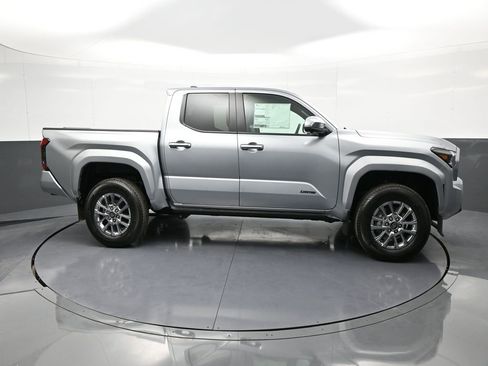 Certified 2024 Toyota Tacoma Limited w/ Limited Package (LT) image 5