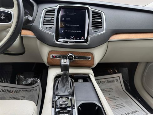 Used 2021 Volvo XC90 T6 Momentum w/ Climate Package image 13