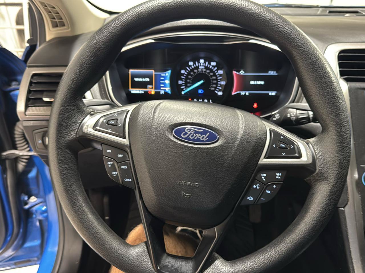 Used 2020 Ford Fusion SE FWD image 18