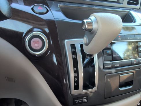 Used 2011 Nissan Quest S image 23