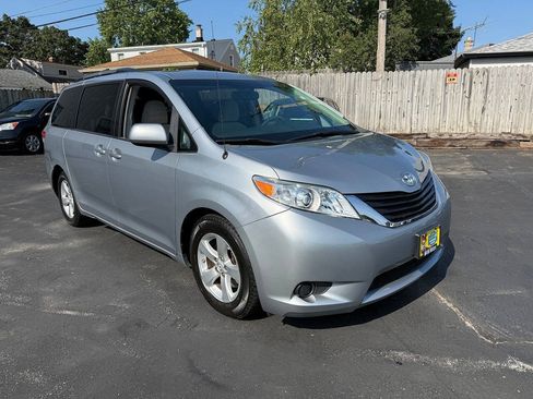 Used 2014 Toyota Sienna LE FWD image 81