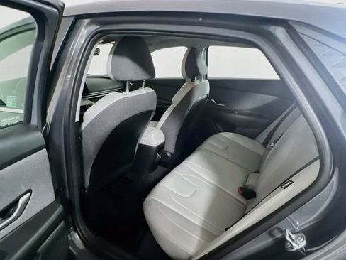 Used 2025 Hyundai Elantra Limited FWD image 20