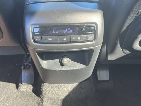 Used 2025 Hyundai Palisade SEL FWD image 32