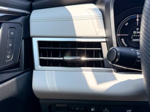 Used 2023 Mitsubishi Outlander SEL AWD/4WD image 48
