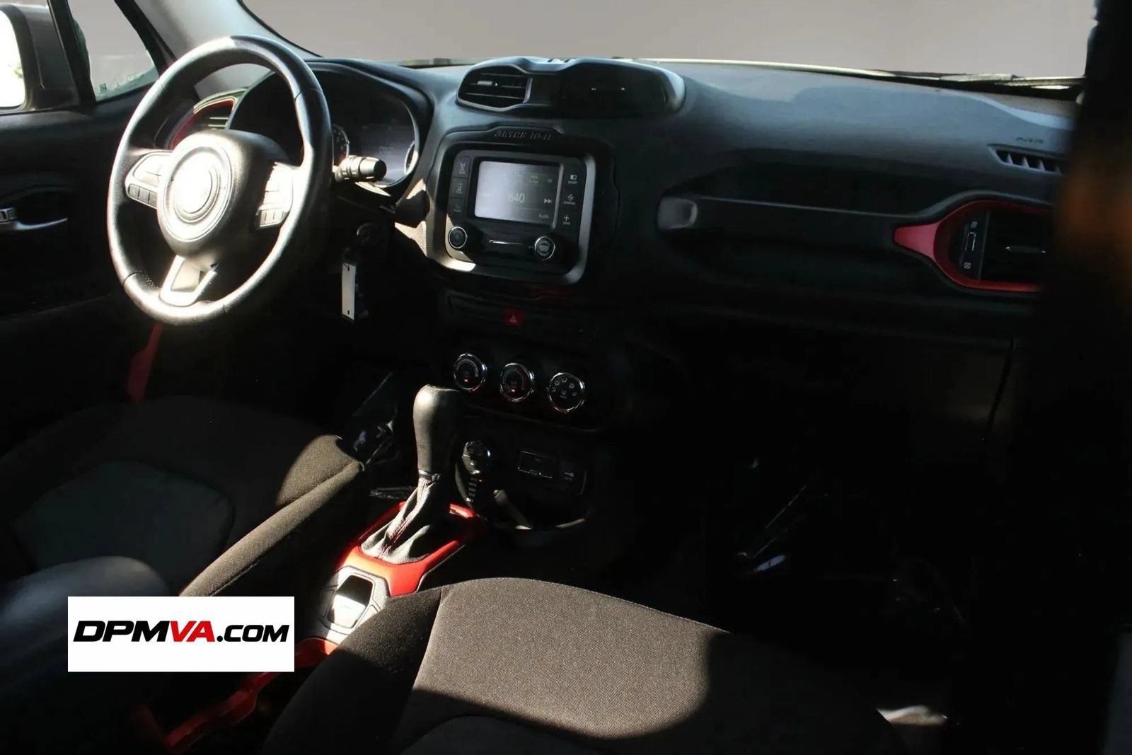 Used 2015 Jeep Renegade Trailhawk AWD/4WD image 19