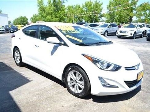 Used 2015 Hyundai Elantra SE w/ Option Group 02 FWD image 4